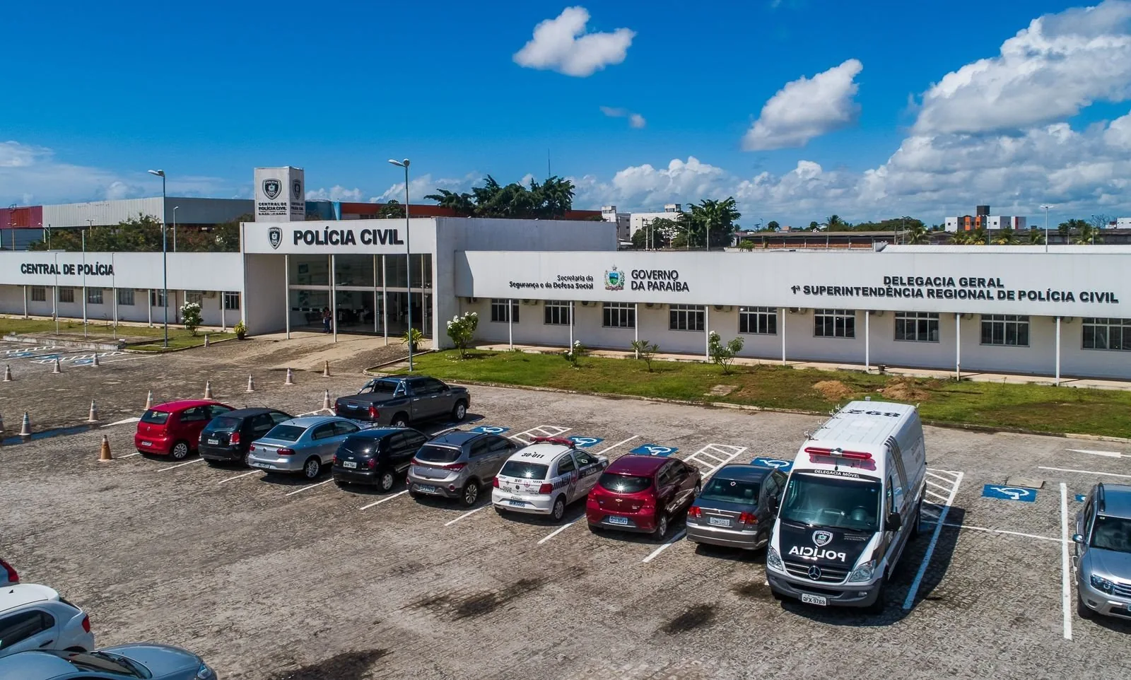 Juiz federal abre caminho para retomada de licenças de venda de cannabis em Rhode Island