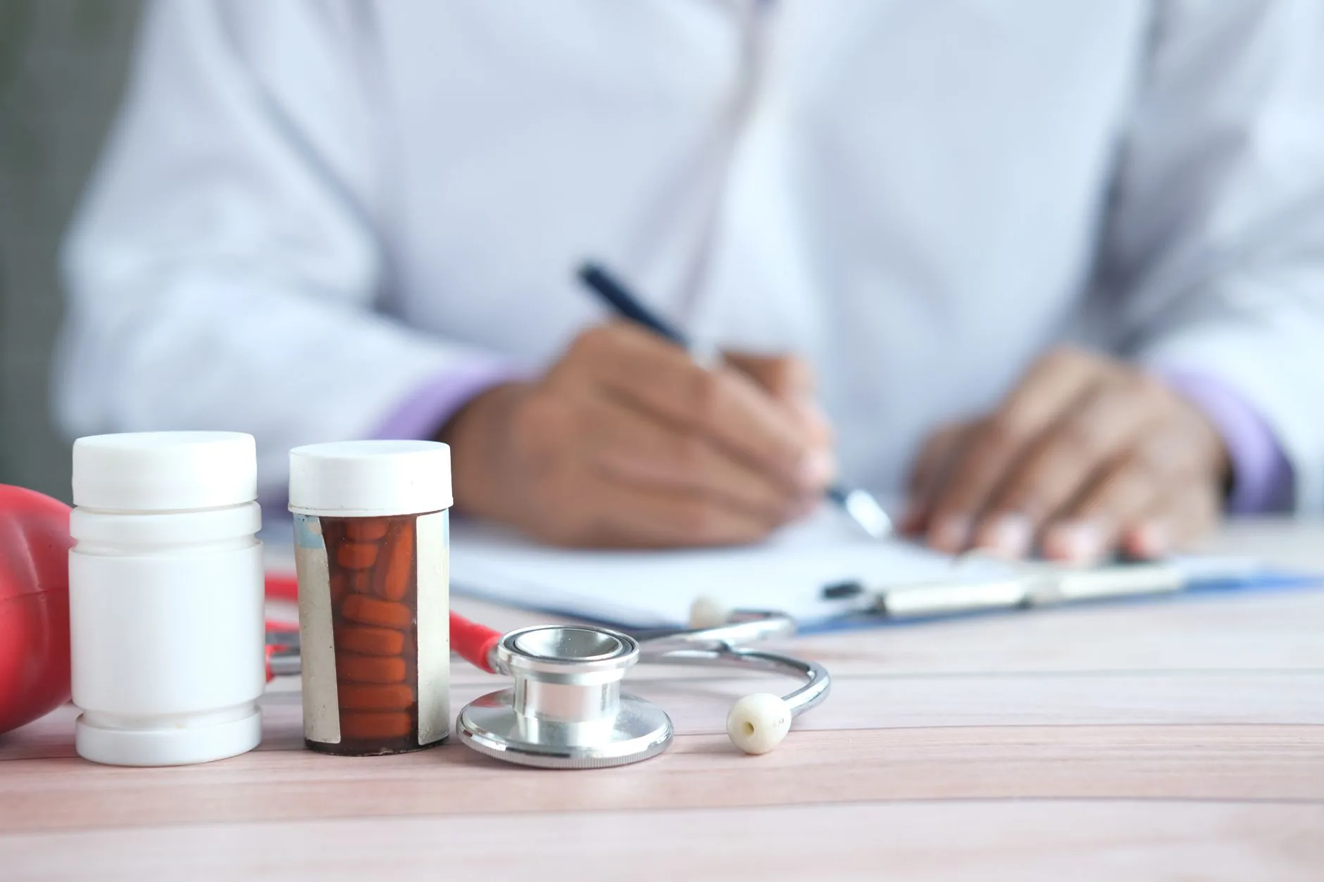 Dentistas tailandeses enfrentam ação judicial por reassinatura de prescrições de cannabis